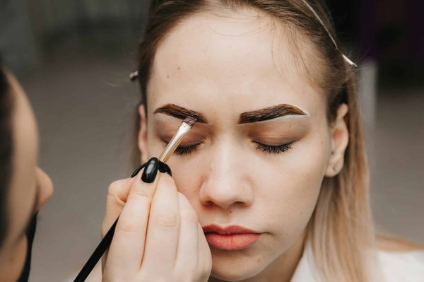 Sublimez votre regard avec atelier du sourcil